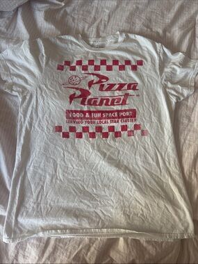 🍎 Disney White T-Shirt with Pink Pizza Planet Graphic